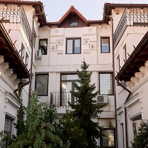 Dona Premier Suites